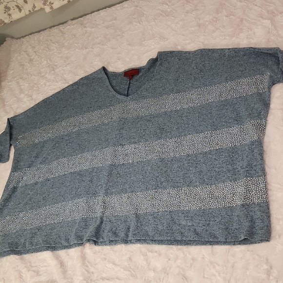 Jennifer Lopez Gray Knit Top - Picture 1 of 7